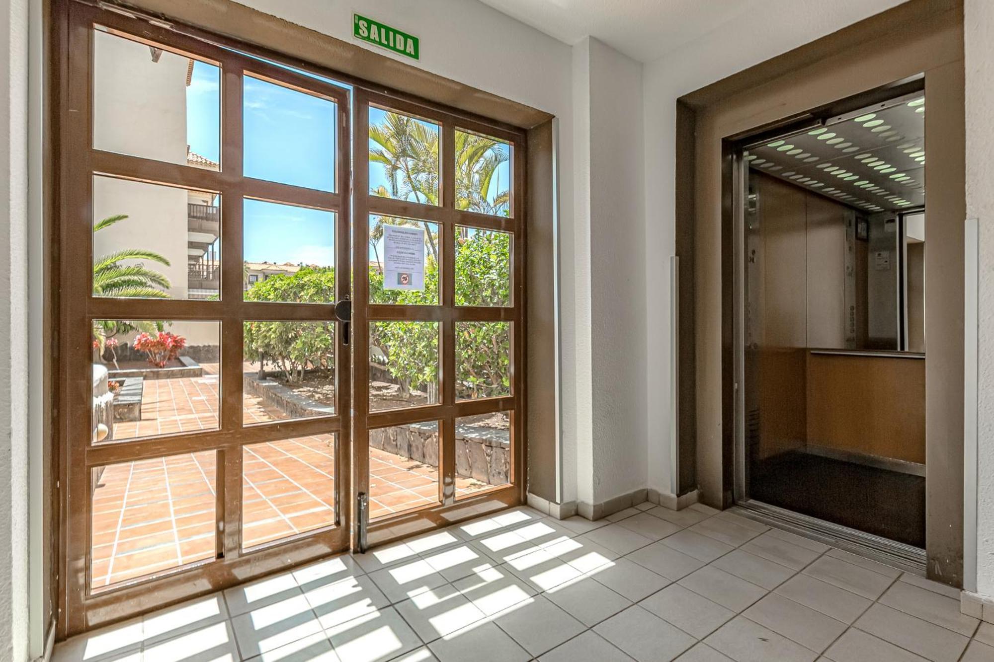 Atlantis 3 One Bedroom, Sea Front, In Complex With Pool Costa Del Silencio Esterno foto
